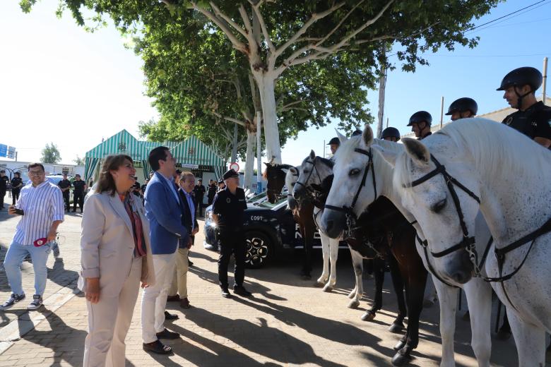 La visita a las oficinas de la comisaría conjunta del recinto de El Arenal, en imágenes