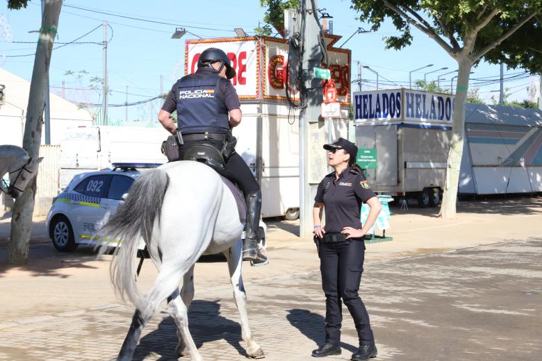 La visita a las oficinas de la comisaría conjunta del recinto de El Arenal, en imágenes