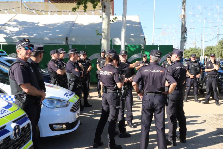 La visita a las oficinas de la comisaría conjunta del recinto de El Arenal, en imágenes