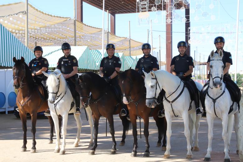 La visita a las oficinas de la comisaría conjunta del recinto de El Arenal, en imágenes