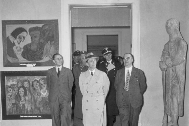 Goebbels en la exposición «Entartete Kunst»