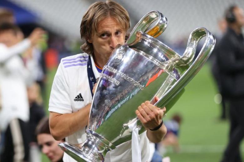Luka Modric ya cuenta en su palmarés con cinco Champinos League. A sus 38 años ya se ha convertido en una auténtica leyenda madridista. La primera fue 'La Décima' en 2014. Las siguientes en 2016, 2017, 2018, 2022 y 2024. También ha ganado el Balón de Oro