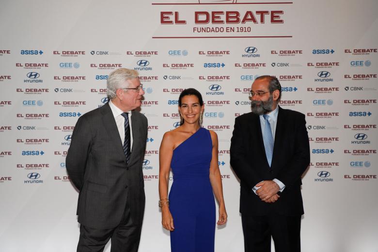 Andrés Rodríguez Villa, director gerente de Asisa, Rocío Monasterio, diputada de la Asamblea de Madrid por Vox y D. Alfonso Bullón de Mendoza, presidente de la ACdP y El Debate