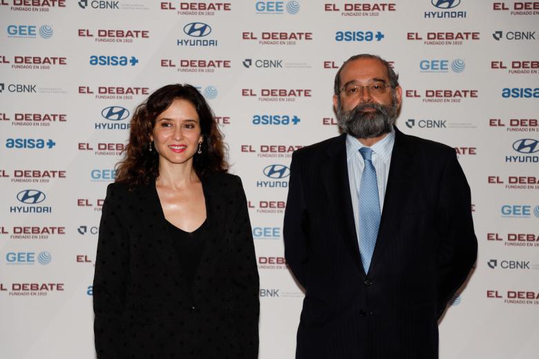 Isabel Díaz Ayuso, presidenta de la Comunidad de Madrid y D. Alfonso Bullón de Mendoza, presidente de la ACdP y El Debate