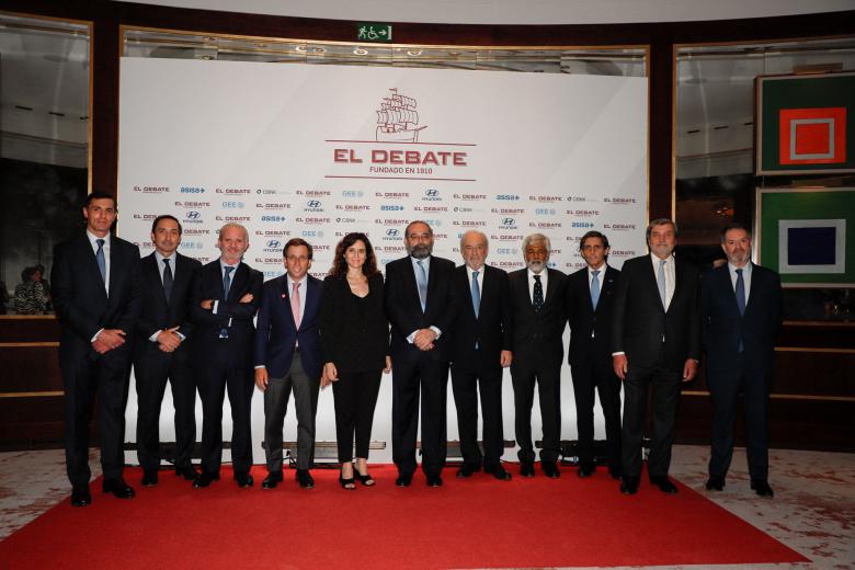 Raúl Delgado, director GEE, Enrique Serra, consejero delegado de CBNK, Leopoldo Satrústegui, director general de Hyundai, José Luis Martínez-Almeida, alcalde de la Comunidad de Madrid, Isabel Díaz Ayuso, presidenta de la Comunidad de Madrid, D. Alfonso Bullón de Mendoza, presidente de la ACdP y El Debate, Santiago Muñoz-Machado, director de la RAE, Tunku Varadarajan, editor de opinión de Wall Street Journal, José María Álvarez-Pallete, presidente de Telefónica, Andrés Rodríguez Villa, directo gerente de ASISA y Bieito Rubido, director de El Debate