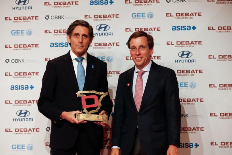 José María Álvarez-Pallete, ha recogido el premio a la Proyección de España en el ámbito de la empresa a Telefónica, entregado por José Luis Martínez-Almeida