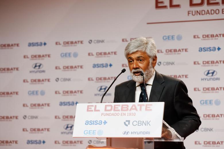 Tunku Varadarajan durante su discurso en la segunda edición de los Premios Proyección de España de El Debate