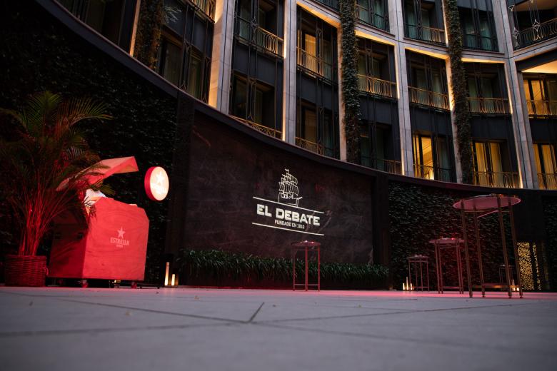 Antes de la entrega de los premios se ha celebrado un cóctel en el patio interior del Hotel Four Seasons de Madrid