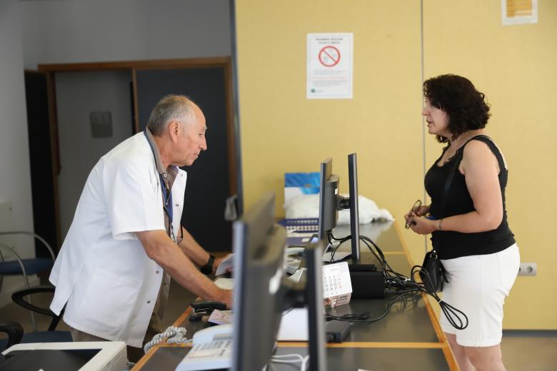 El centro de salud de El Higuerón retoma su actividad asistencial, en imágenes