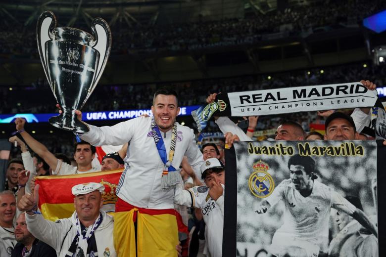 Hinchas del Real Madrid celebran en Wembley la decimoquinta Copa de Europa