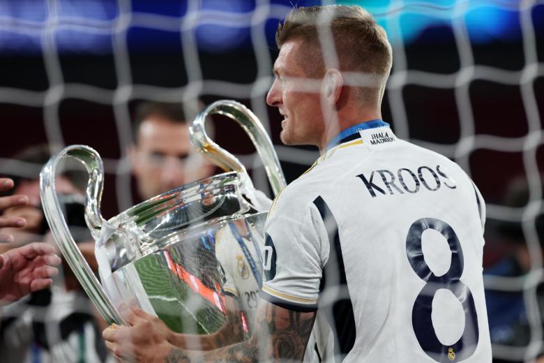 Toni Kroos festeja la Champions League conquistada en su último partido a nivel de clubes