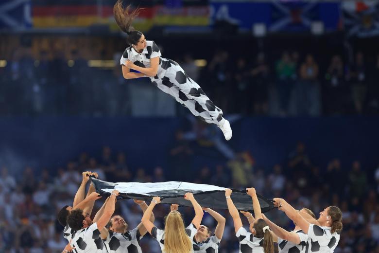 Munich (Germany), 14/06/2024.- Dancers perform during the opening ceremony ahead of the UEFA EURO 2024 group A match between Germany and Scotland in Munich, Germany, 14 June 2024. (Alemania) EFE/EPA/ANNA SZILAGYI