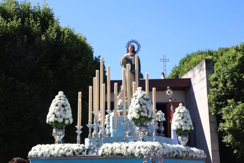 La hermandad de la Sagrada Cena vive su Corpus Christi en el barrio de Poniente