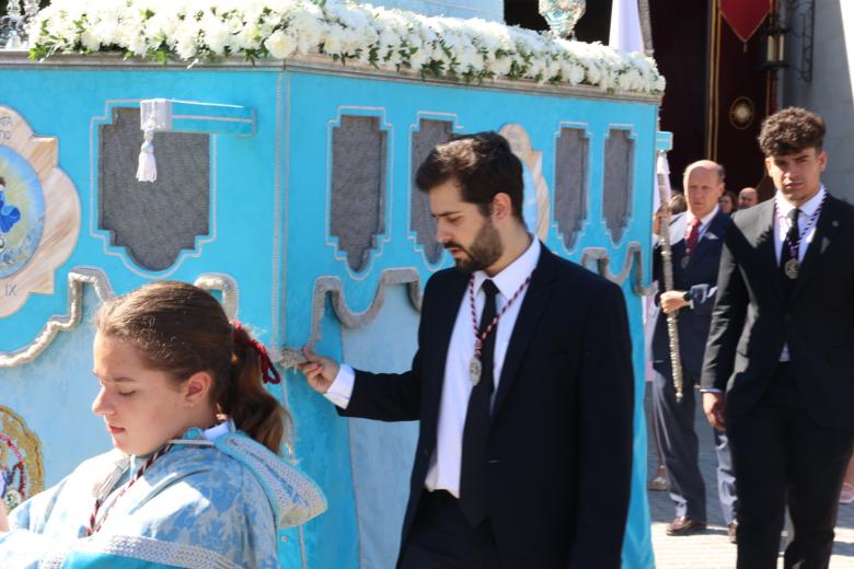 La hermandad de la Sagrada Cena vive su Corpus Christi en el barrio de Poniente