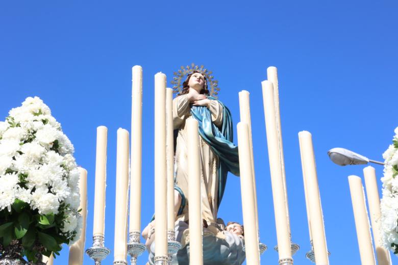 La hermandad de la Sagrada Cena vive su Corpus Christi en el barrio de Poniente