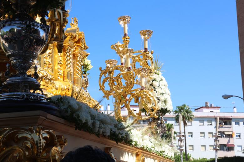 La hermandad de la Sagrada Cena vive su Corpus Christi en el barrio de Poniente