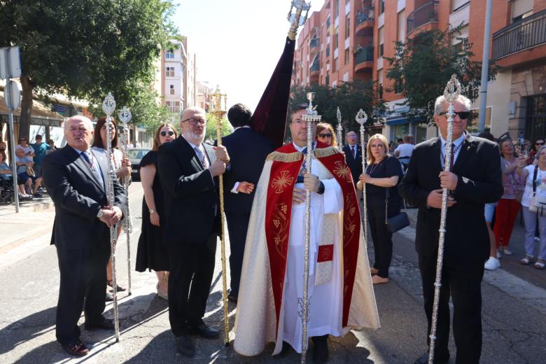 La hermandad de la Sagrada Cena vive su Corpus Christi en el barrio de Poniente