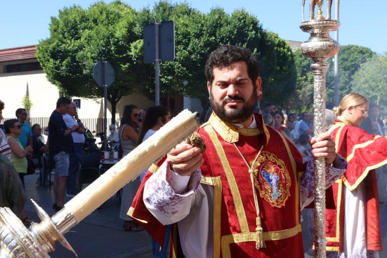 La hermandad de la Sagrada Cena vive su Corpus Christi en el barrio de Poniente