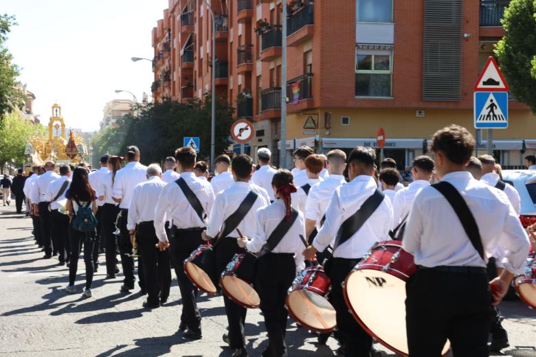 La hermandad de la Sagrada Cena vive su Corpus Christi en el barrio de Poniente