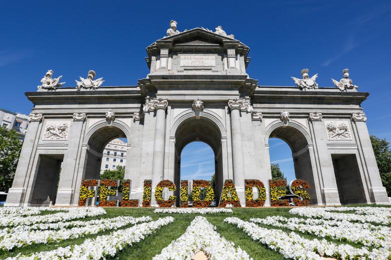 Decoración en Madrid por el décimo aniversario del Rey