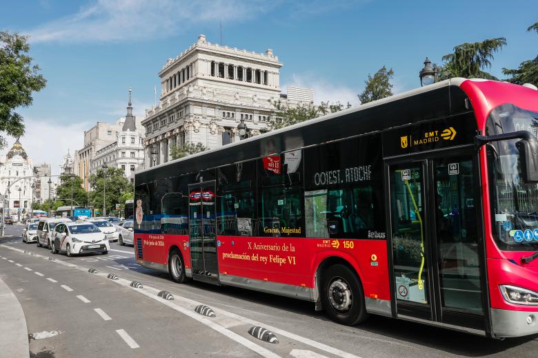 Decoración en Madrid por el décimo aniversario del Rey