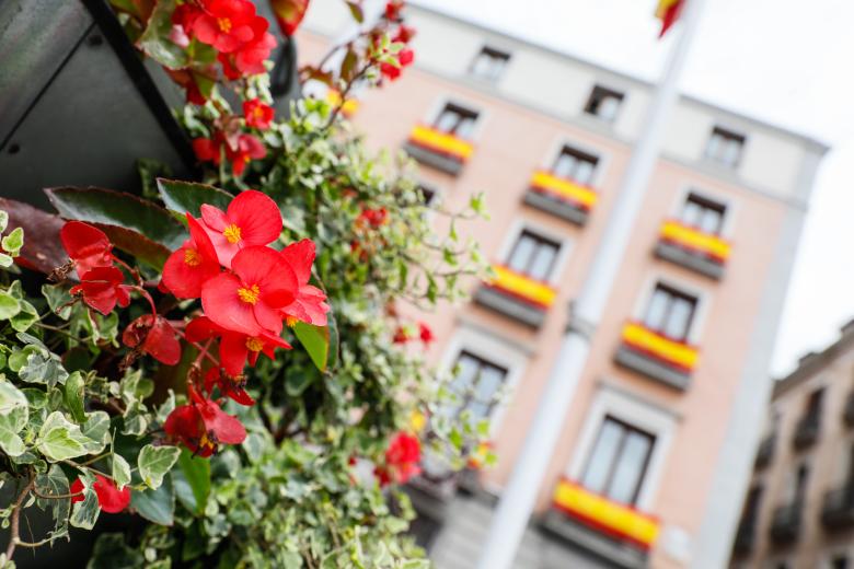 Decoración en Madrid por el décimo aniversario del Rey