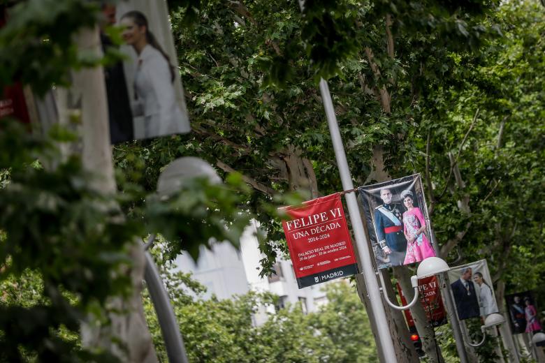 Decoración en Madrid por el décimo aniversario del Rey