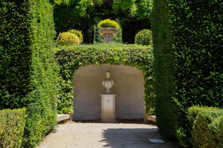 La apertura extraordinaria de los jardines del Palacio de Liria representa una oportunidad única de disfrutar de un espacio que ha sido cuidadosamente mantenido y preservado a lo largo de los años.