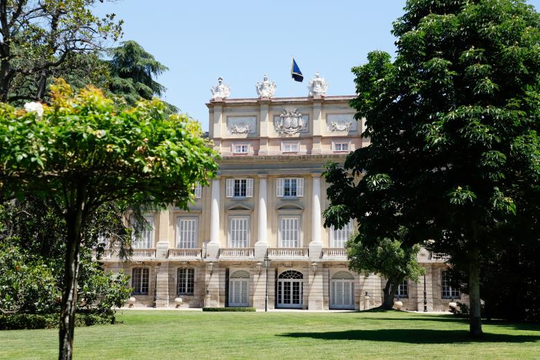 La visita a los jardines privados del Palacio de Liria estará disponible para grupos reducidos exclusivamente a primera hora de la mañana y únicamente durante los meses de junio, julio y agosto.