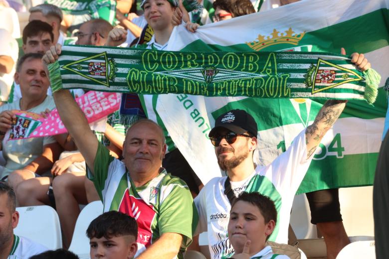 El partido entre el Córdoba y el Barça Atlètic, en imágenes