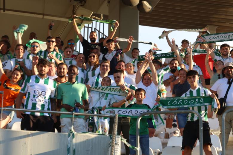 El partido entre el Córdoba y el Barça Atlètic, en imágenes