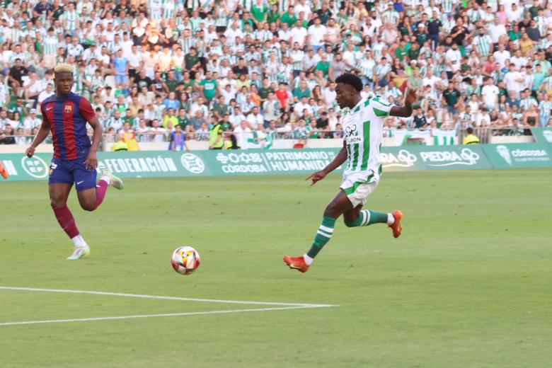 El partido entre el Córdoba y el Barça Atlètic, en imágenes