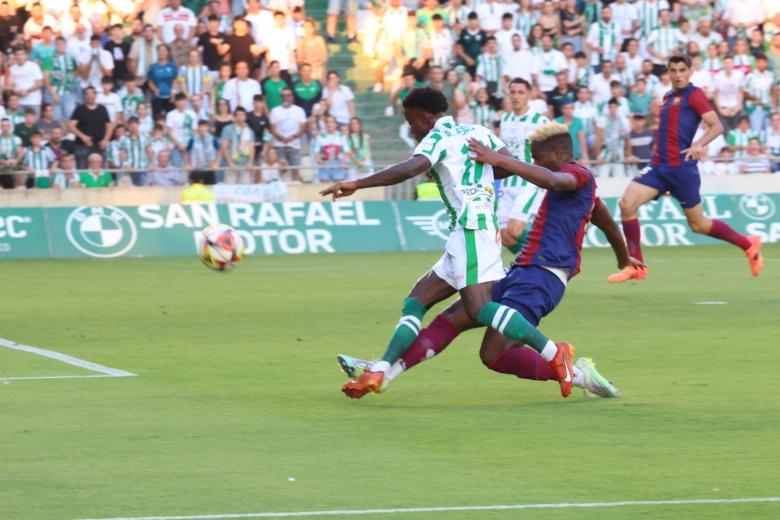 El partido entre el Córdoba y el Barça Atlètic, en imágenes