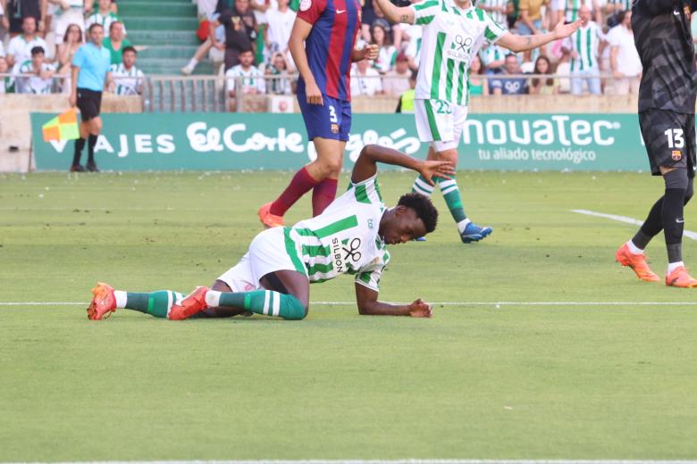 El partido entre el Córdoba y el Barça Atlètic, en imágenes