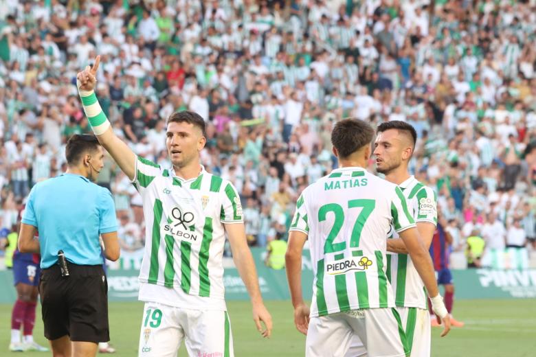 El partido entre el Córdoba y el Barça Atlètic, en imágenes