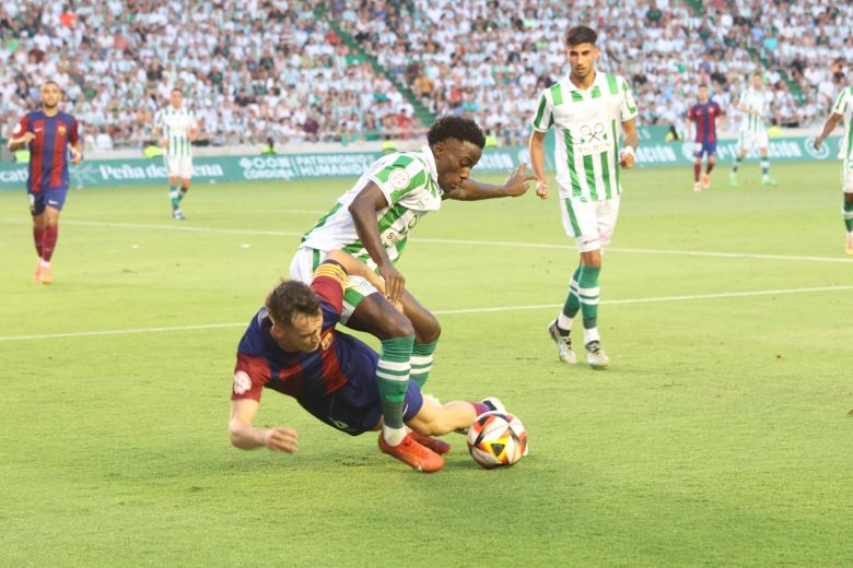 El partido entre el Córdoba y el Barça Atlètic, en imágenes