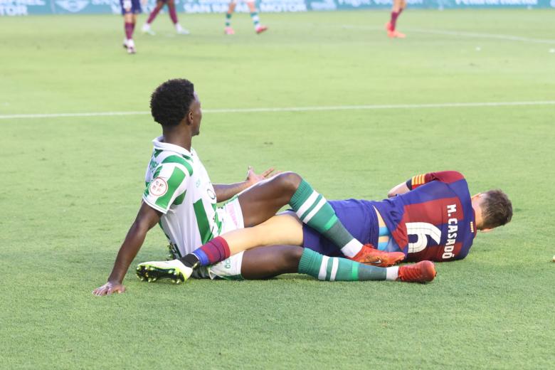 El partido entre el Córdoba y el Barça Atlètic, en imágenes