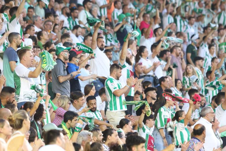 El partido entre el Córdoba y el Barça Atlètic, en imágenes