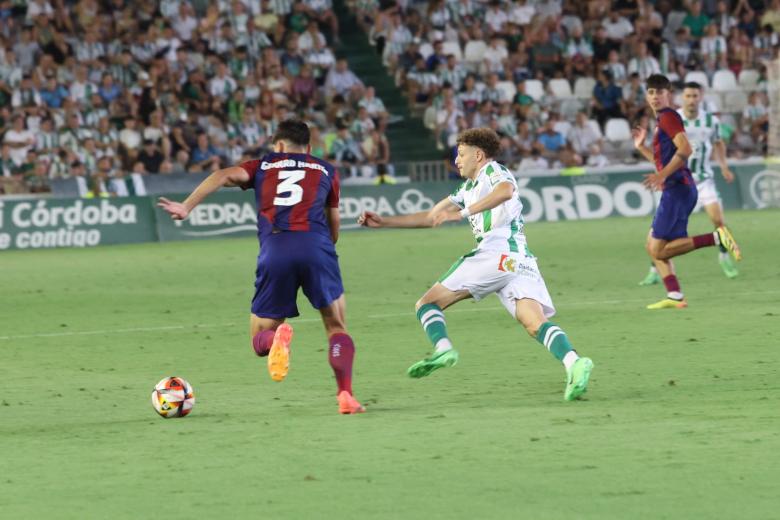 El partido entre el Córdoba y el Barça Atlètic, en imágenes