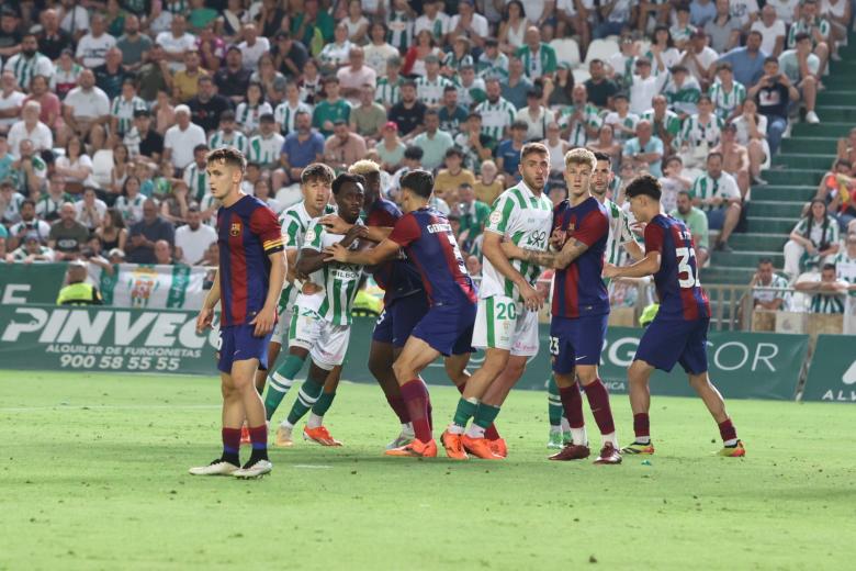 El partido entre el Córdoba y el Barça Atlètic, en imágenes