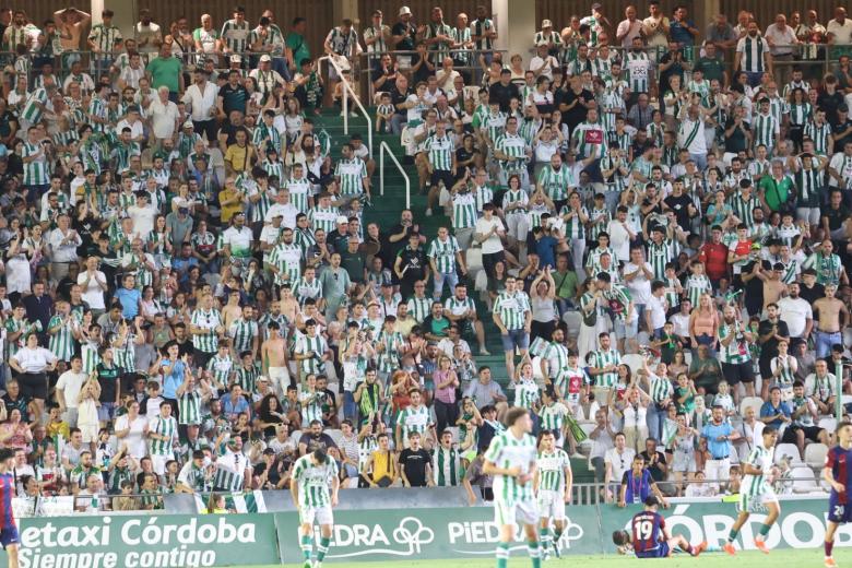 El partido entre el Córdoba y el Barça Atlètic, en imágenes