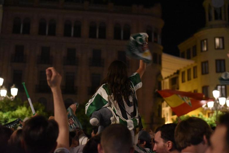 Aficionados blanquiverdes en Las Tendillas