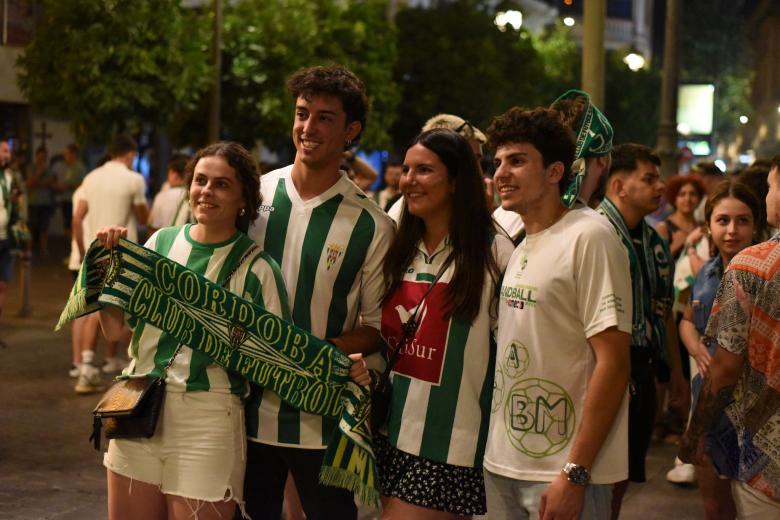 Aficionados blanquiverdes en Las Tendillas