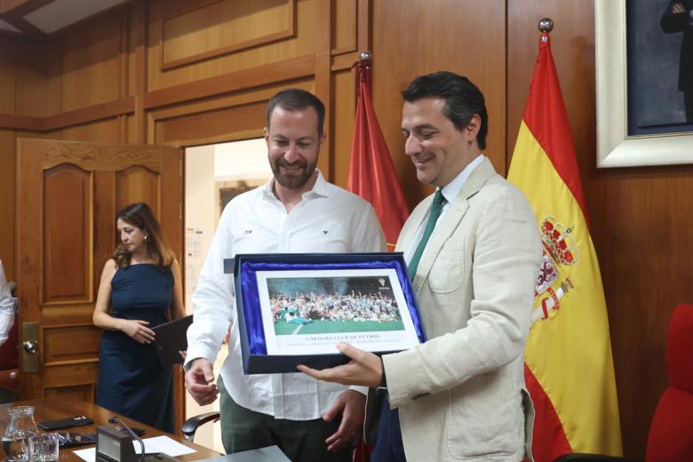 Visita del Córdoba CF al ayuntamiento de Córdoba