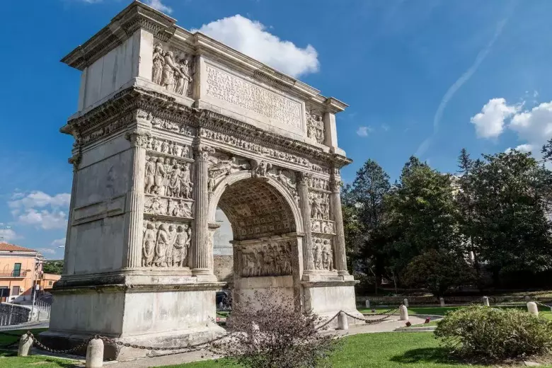 Arco de Trajano de Benevento