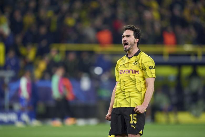 Mats Hummels ha terminado contrato con el Borussia Dortmund. El central alemán de 35 años tiene un valor de mercado de seis millones de euros. Salió una información hablando de que el futbolista se había ofrecido para jugar en el Mallorca.