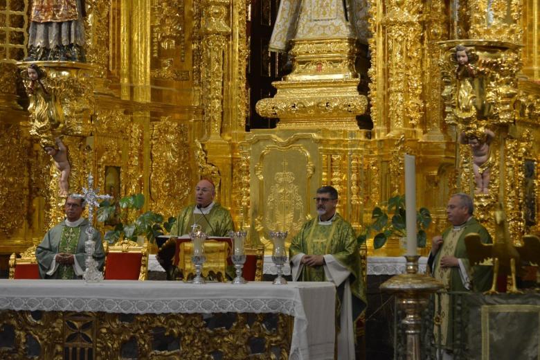 El obispo de Guadix preside una misa en la Quinta Angustia Francisco J. Orozco Córdoba