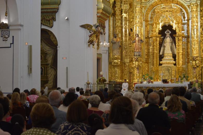 El obispo de Guadix preside una misa en la Quinta Angustia Francisco J. Orozco Córdoba