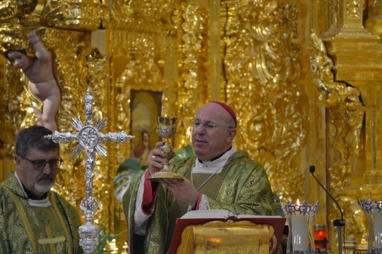 El obispo de Guadix preside una misa en la Quinta Angustia Francisco J. Orozco Córdoba