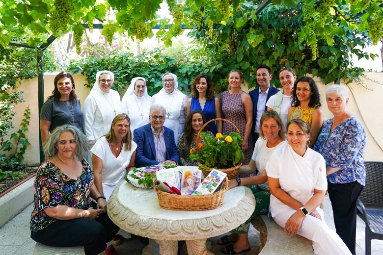 Isabel Díaz Ayuso visita a las monjas de la Casa Teresa